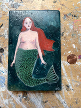 Load image into Gallery viewer, Delphine